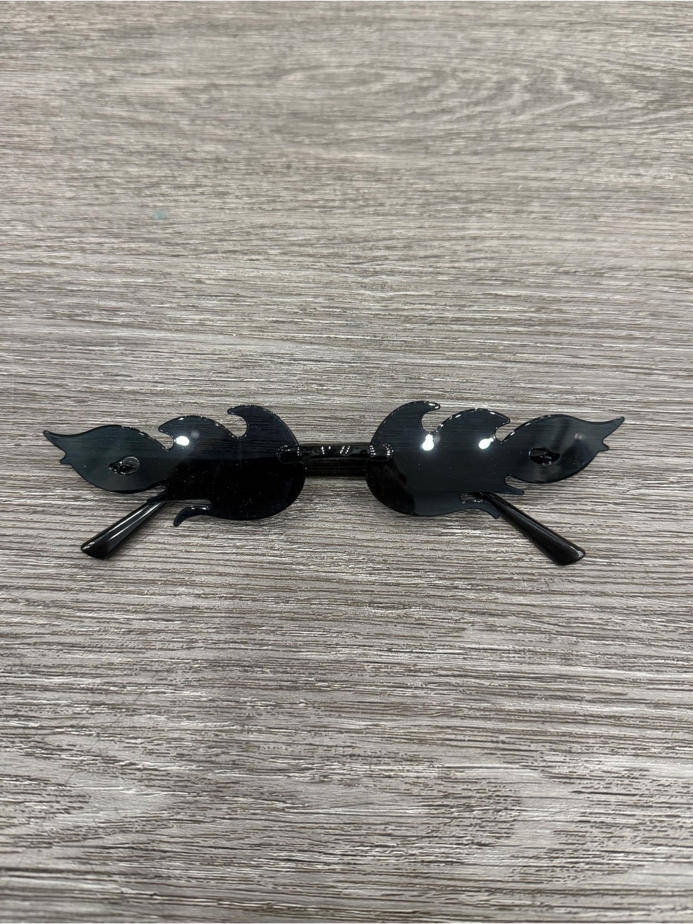Flame-Shaped Black Sunglasses